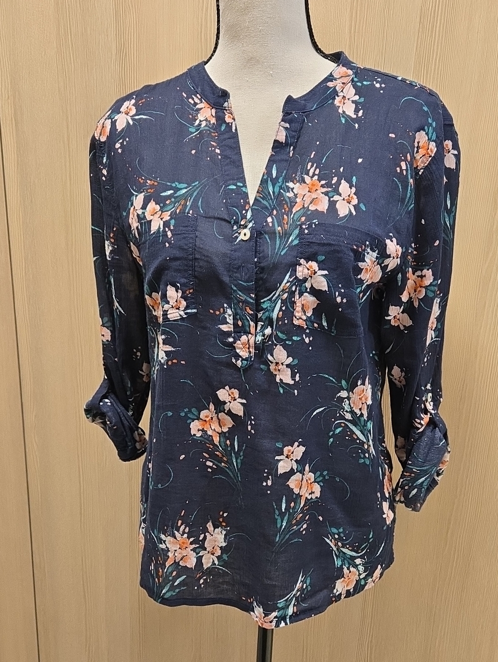 Carve Designs Navy Floral Split-Neck Blouse